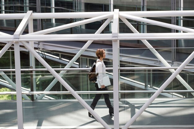 Innowacyjne rozwiązania w projektowaniu i montażu nowoczesnych bram przesuwnych