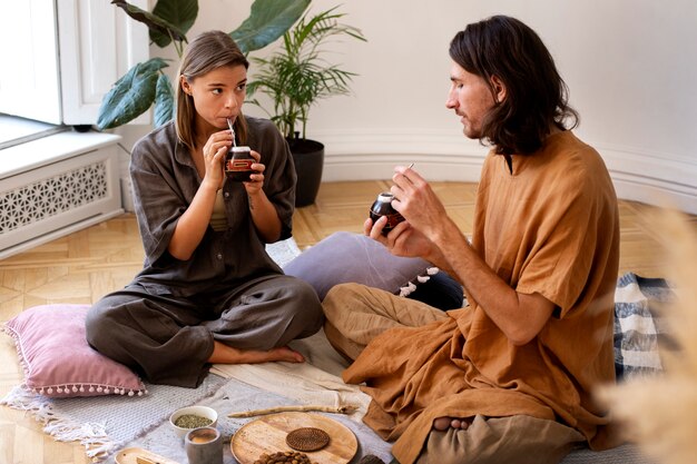 Jak wprowadzić więcej uważności do codziennych interakcji?