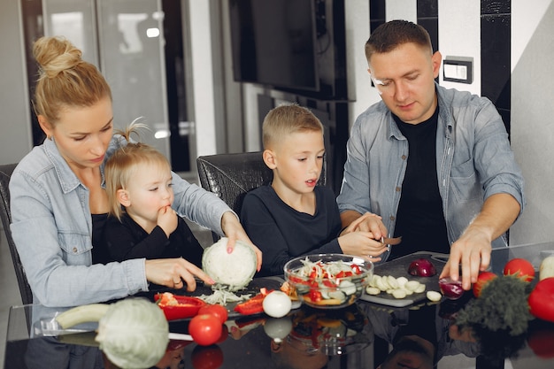 Jak wspólne planowanie codziennych posiłków może wzmocnić relacje rodzinne?